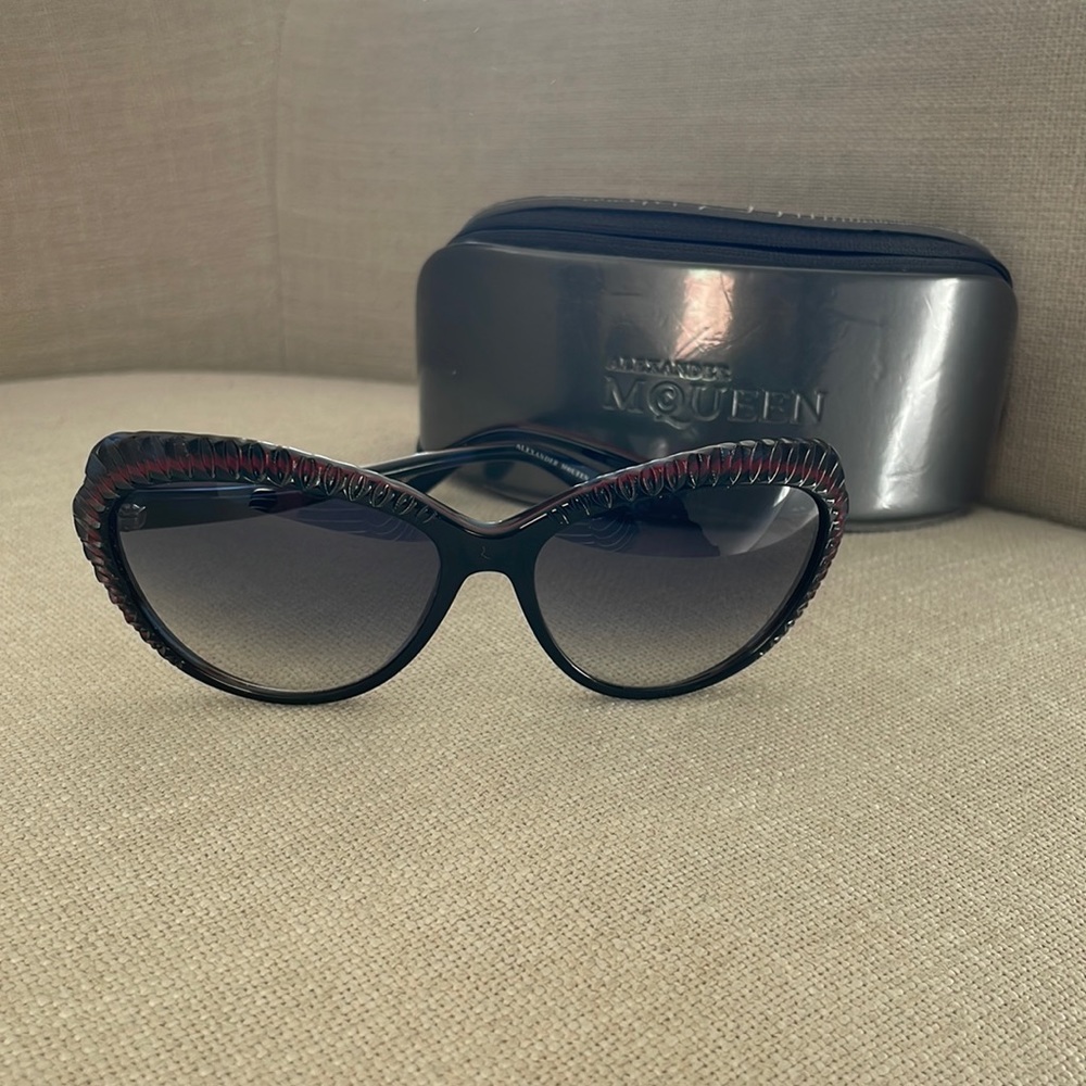 Alexander McQueen Cateye Butterfly Wing Blue and Burgundy Sunglasses with Case - Picture 2 of 15